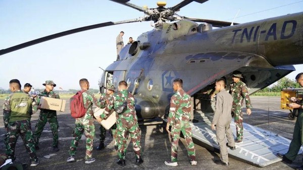 Akses ke Langsa Aceh Terputus, 1,5 Ton Bantuan Dikirim Pakai Heli
